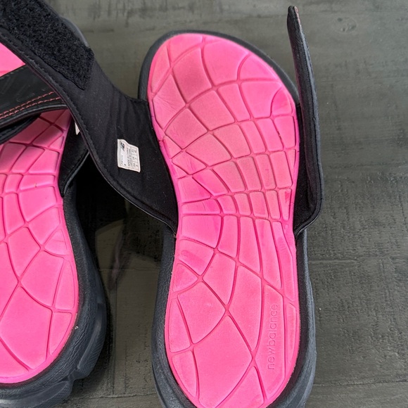 New Balance Black and Pink Slide Sandals. Womens Size 9. - Picture 7 of 7